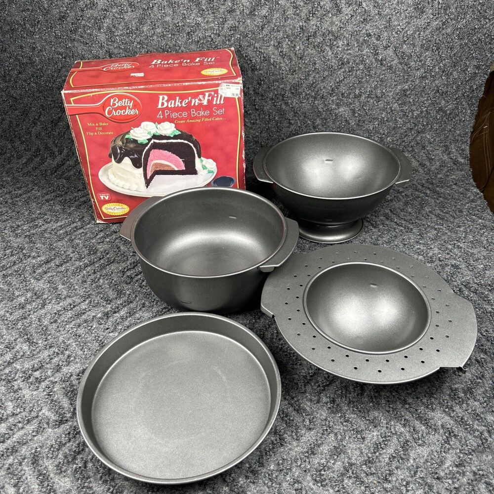 Betty Crocker Bake 'n Fill Flip & Decorate Bake Pan 4 Piece Baking Set Cake